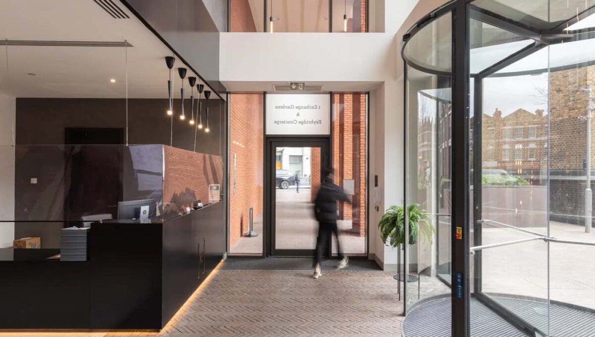 CONCIERGE DESK